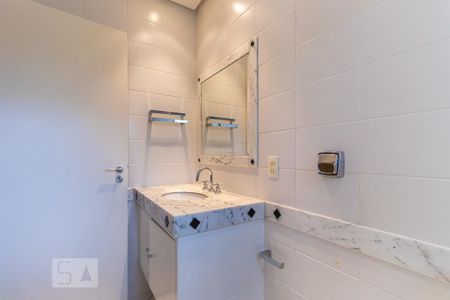 Casa de condomínio à venda com 498m², 6 quartos e 4 vagasBanheiro da suíte 5