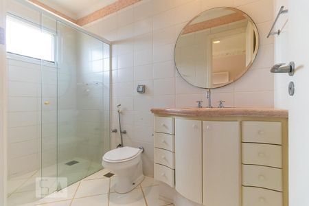 Casa de condomínio à venda com 498m², 6 quartos e 4 vagasBanheiro da suíte 3