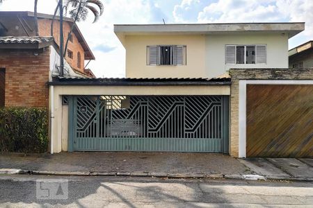 Casa à venda com 159m², 3 quartos e 2 vagas Casa à venda com 159m², 3 quartos e 2 vagasFachada