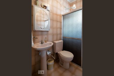 Casa à venda com 159m², 3 quartos e 2 vagas Casa à venda com 159m², 3 quartos e 2 vagasBanheiro de Serviço