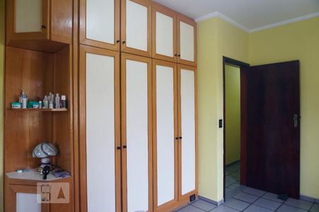 Casa à venda com 218m², 3 quartos e 3 vagasSuíte