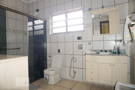 Casa à venda com 218m², 3 quartos e 3 vagasBanheiro da Suíte