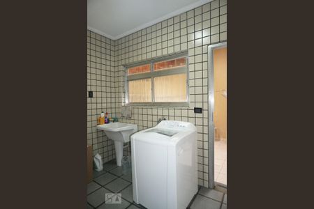 Casa à venda com 218m², 3 quartos e 3 vagasLavanderia