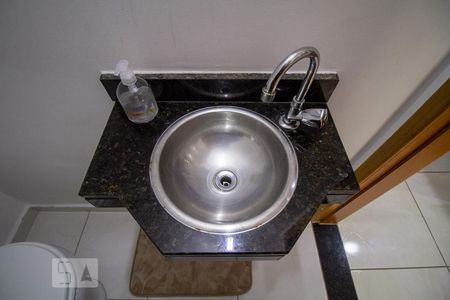 Casa de condomínio à venda com 118m², 4 quartos e 2 vagasLavabo