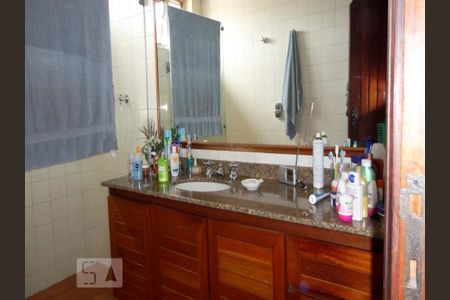 Casa à venda com 350m², 3 quartos e 10 vagas Casa à venda com 350m², 3 quartos e 10 vagasBanheiro