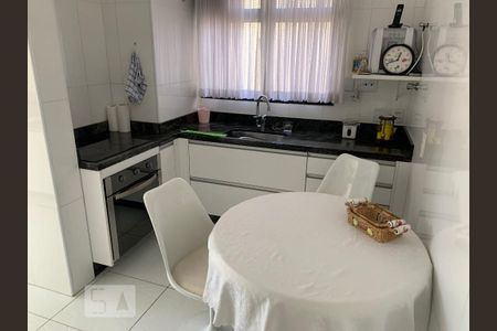 Apartamento à venda com 110m², 3 quartos e 2 vagas Apartamento à venda com 110m², 3 quartos e 2 vagasCozinha