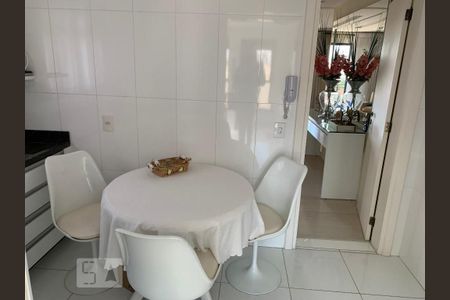 Apartamento à venda com 110m², 3 quartos e 2 vagas Apartamento à venda com 110m², 3 quartos e 2 vagasCozinha