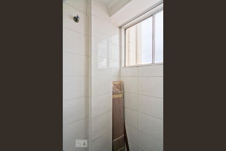 Apartamento à venda com 75m², 2 quartos e sem vaga Apartamento à venda com 75m², 2 quartos e sem vagaBanheiro de Serviço