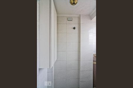 Apartamento à venda com 75m², 2 quartos e sem vaga Apartamento à venda com 75m², 2 quartos e sem vagaBanheiro de Serviço