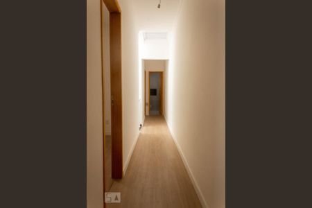 Casa à venda com 100m², 3 quartos e 2 vagas Casa à venda com 100m², 3 quartos e 2 vagasCorredor