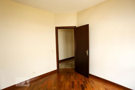 Casa de condomínio à venda com 250m², 4 quartos e 5 vagas Casa de condomínio à venda com 250m², 4 quartos e 5 vagasQuarto