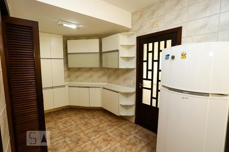 Casa de condomínio à venda com 250m², 4 quartos e 5 vagas Casa de condomínio à venda com 250m², 4 quartos e 5 vagasCozinha