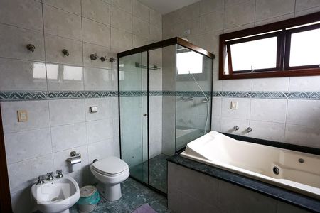 Casa de condomínio à venda com 250m², 4 quartos e 5 vagas Casa de condomínio à venda com 250m², 4 quartos e 5 vagasBanheiro