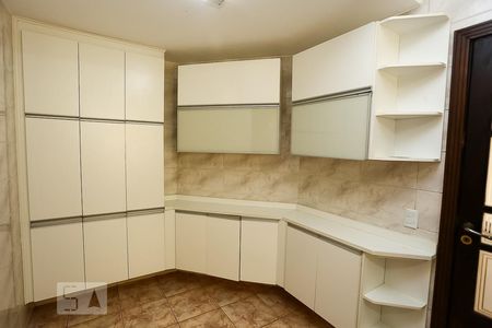 Casa de condomínio à venda com 250m², 4 quartos e 5 vagas Casa de condomínio à venda com 250m², 4 quartos e 5 vagasCozinha