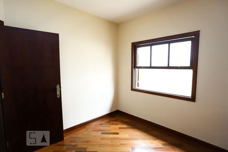 Casa de condomínio à venda com 250m², 4 quartos e 5 vagas Casa de condomínio à venda com 250m², 4 quartos e 5 vagasQuarto