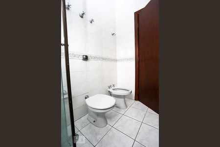 Casa de condomínio à venda com 250m², 4 quartos e 5 vagas Casa de condomínio à venda com 250m², 4 quartos e 5 vagasBanheiro