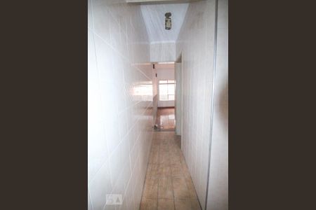 Casa à venda com 254m², 4 quartos e 5 vagas Casa à venda com 254m², 4 quartos e 5 vagascorredor acesso dormitorios casa 1