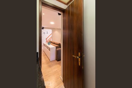 Casa à venda com 300m², 4 quartos e 5 vagas Casa à venda com 300m², 4 quartos e 5 vagasLavabo