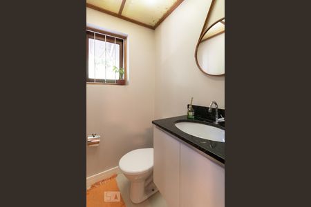 Casa à venda com 300m², 4 quartos e 5 vagas Casa à venda com 300m², 4 quartos e 5 vagasLavabo