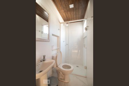 Casa à venda com 300m², 4 quartos e 5 vagas Casa à venda com 300m², 4 quartos e 5 vagasBanheiro