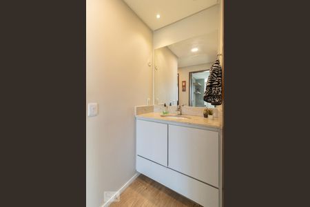 Casa à venda com 300m², 4 quartos e 5 vagas Casa à venda com 300m², 4 quartos e 5 vagasBanheiro Corredor