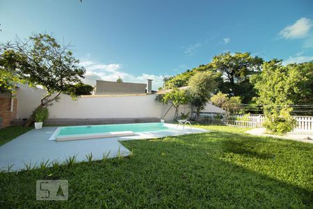 Casa à venda com 300m², 4 quartos e 5 vagas Casa à venda com 300m², 4 quartos e 5 vagasÁrea Externa / Piscina