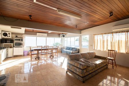 Casa à venda com 300m², 4 quartos e 5 vagas Casa à venda com 300m², 4 quartos e 5 vagasSala/Cozinha