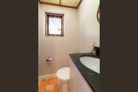 Casa à venda com 300m², 4 quartos e 5 vagas Casa à venda com 300m², 4 quartos e 5 vagasLavabo