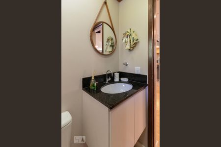 Casa à venda com 300m², 4 quartos e 5 vagas Casa à venda com 300m², 4 quartos e 5 vagasLavabo