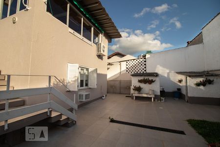 Casa à venda com 300m², 4 quartos e 5 vagas Casa à venda com 300m², 4 quartos e 5 vagasÁrea Externa