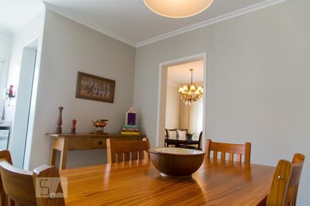 Apartamento à venda com 220m², 4 quartos e 3 vagas Apartamento à venda com 220m², 4 quartos e 3 vagasSala de almoço