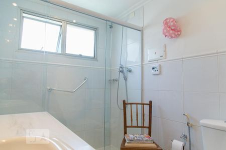 Apartamento à venda com 220m², 4 quartos e 3 vagas Apartamento à venda com 220m², 4 quartos e 3 vagasBanheiro da suíte