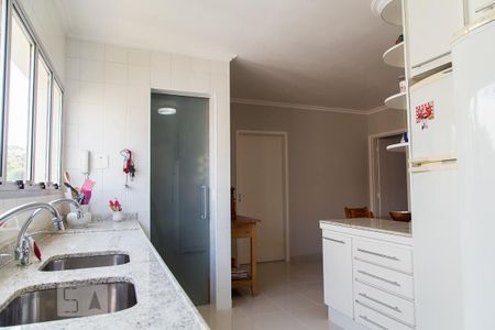 Apartamento à venda com 220m², 4 quartos e 3 vagas Apartamento à venda com 220m², 4 quartos e 3 vagasCozinha