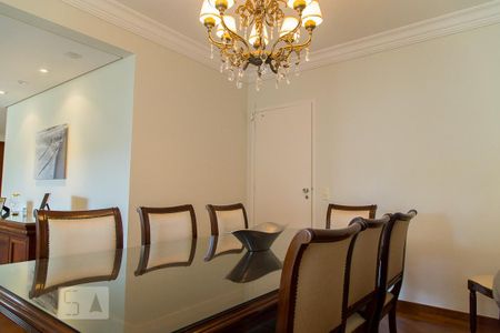 Apartamento à venda com 220m², 4 quartos e 3 vagas Apartamento à venda com 220m², 4 quartos e 3 vagasSala de jantar