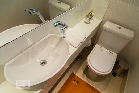 Apartamento à venda com 220m², 4 quartos e 3 vagas Apartamento à venda com 220m², 4 quartos e 3 vagasLavabo - Detalhe