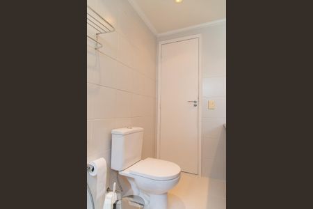 Apartamento à venda com 220m², 4 quartos e 3 vagas Apartamento à venda com 220m², 4 quartos e 3 vagasBanheiro social