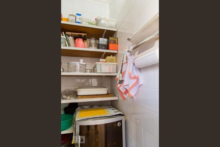 Apartamento à venda com 220m², 4 quartos e 3 vagas Apartamento à venda com 220m², 4 quartos e 3 vagasCozinha - despensa