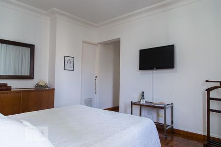 Apartamento à venda com 220m², 4 quartos e 3 vagas Apartamento à venda com 220m², 4 quartos e 3 vagasSuíte