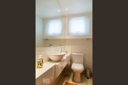 Apartamento à venda com 220m², 4 quartos e 3 vagas Apartamento à venda com 220m², 4 quartos e 3 vagasLavabo