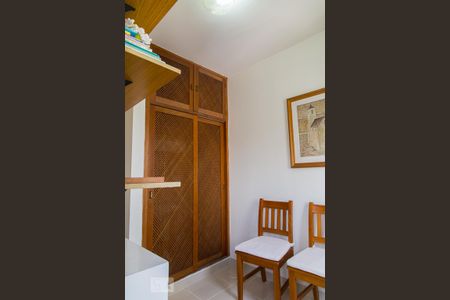 Apartamento à venda com 220m², 4 quartos e 3 vagas Apartamento à venda com 220m², 4 quartos e 3 vagasQuarto de serviço