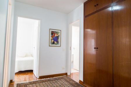 Apartamento à venda com 220m², 4 quartos e 3 vagas Apartamento à venda com 220m², 4 quartos e 3 vagasCorredor