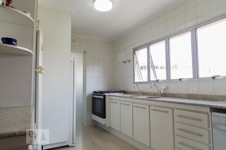 Apartamento à venda com 220m², 4 quartos e 3 vagas Apartamento à venda com 220m², 4 quartos e 3 vagasCozinha