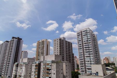 Apartamento à venda com 220m², 4 quartos e 3 vagas Apartamento à venda com 220m², 4 quartos e 3 vagasVista da varanda da suíte