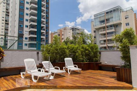 Apartamento à venda com 220m², 4 quartos e 3 vagas Apartamento à venda com 220m², 4 quartos e 3 vagasÁrea comum - Área da piscina