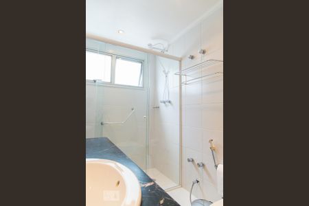 Apartamento à venda com 220m², 4 quartos e 3 vagas Apartamento à venda com 220m², 4 quartos e 3 vagasBanheiro social