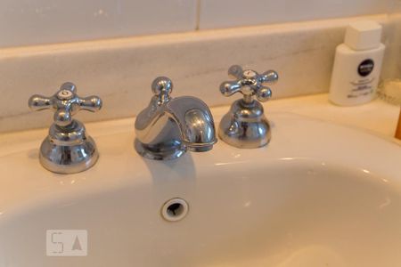 Apartamento à venda com 220m², 4 quartos e 3 vagas Apartamento à venda com 220m², 4 quartos e 3 vagasBanheiro da suíte - Torneira