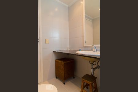 Apartamento à venda com 220m², 4 quartos e 3 vagas Apartamento à venda com 220m², 4 quartos e 3 vagasBanheiro social