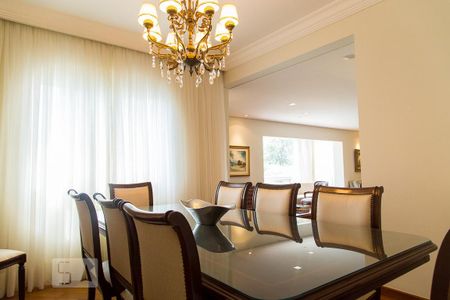 Apartamento à venda com 220m², 4 quartos e 3 vagas Apartamento à venda com 220m², 4 quartos e 3 vagasSala de jantar