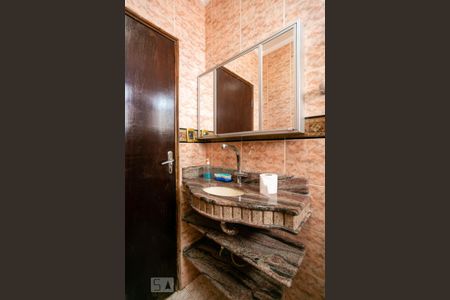 Casa à venda com 290m², 3 quartos e 2 vagasBanheiro da Suíte