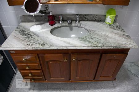 Casa para alugar com 236m², 3 quartos e 4 vagas Casa para alugar com 236m², 3 quartos e 4 vagasBanheiro da Suite